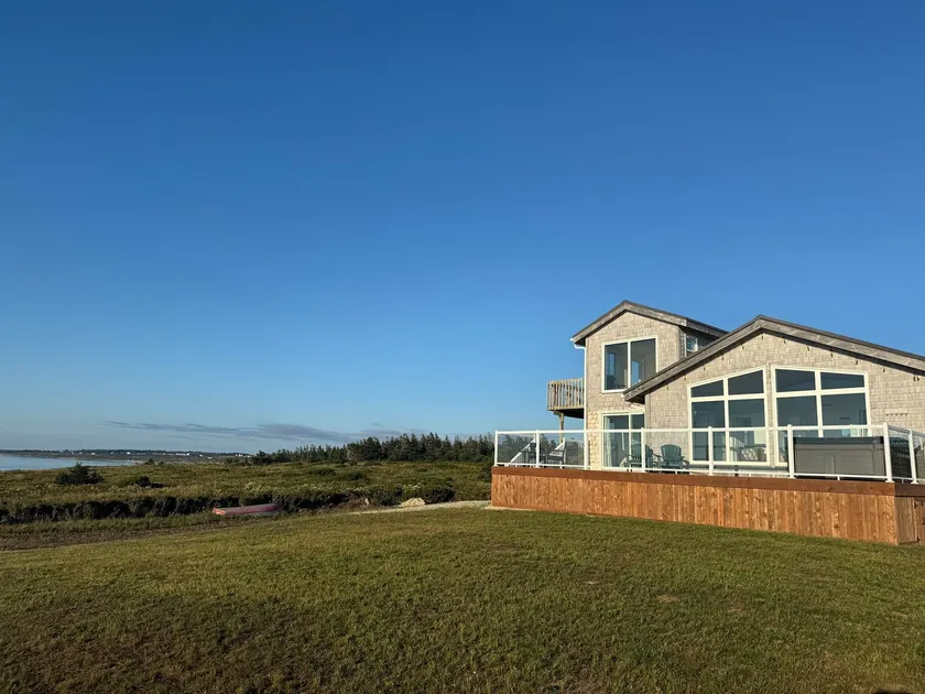 Sandford Beach House w/ Hot Tub - Image 1
