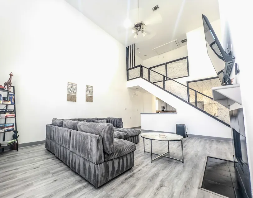 Luxury Home-near NRG, MedCenter, TMC & Uptown - Image 1