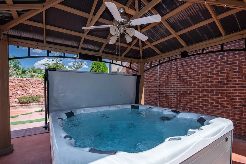 The Paseos Desert Retreat with Jacuzzi - Image 1