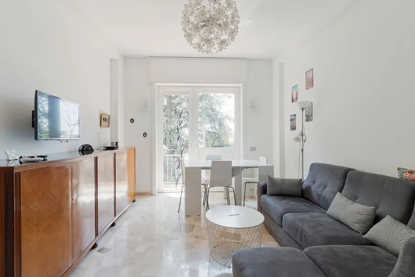 GuestHost - Bright Apartment near MM1 Turro - Image 1