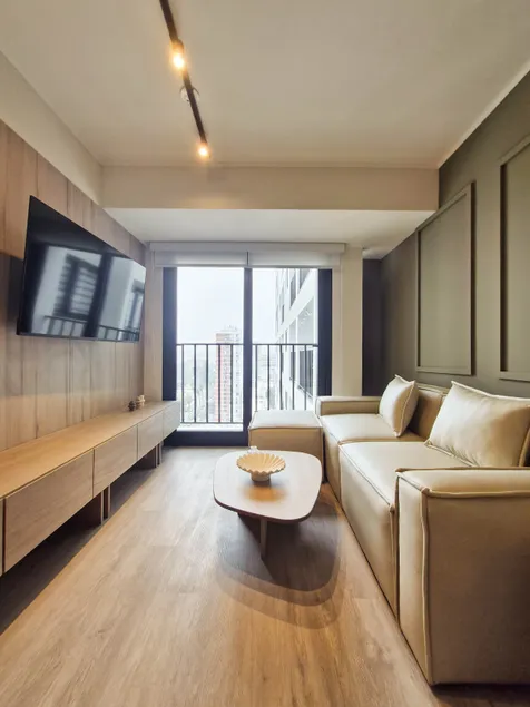 Geko | Glamorous 2BR in Barranco w/ Balcony & Pool - Image 1