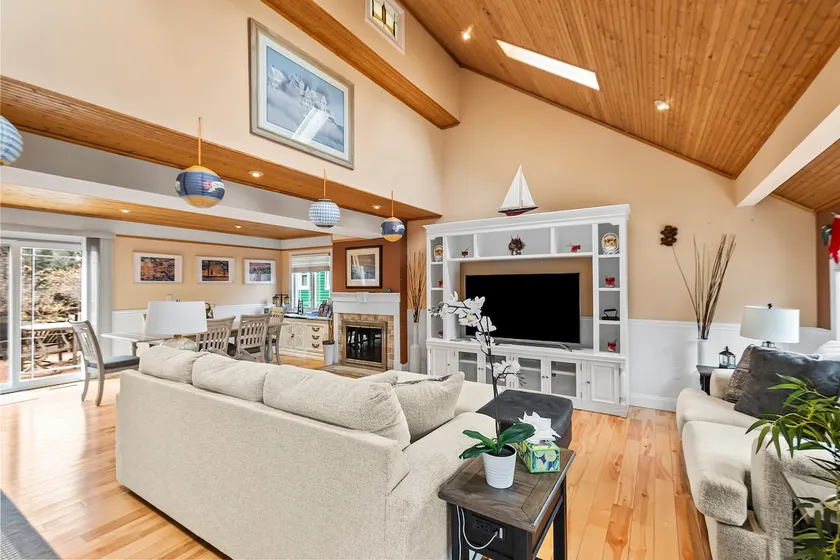 Cozy 3BR Annapolis sleeps 6 Private Deck, Parking - Image 1