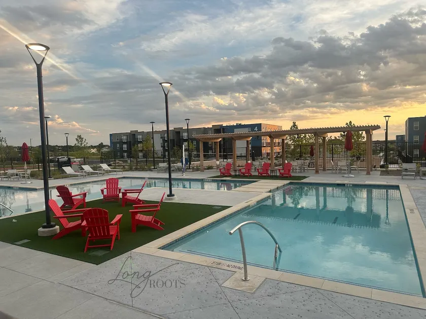 Upscale Stay Pool+Gym Minutes to I-35 + 1 Floor - Image 1
