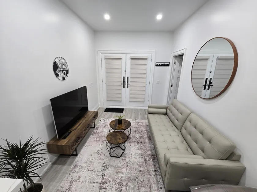 Private one bedroom suite - Image 1