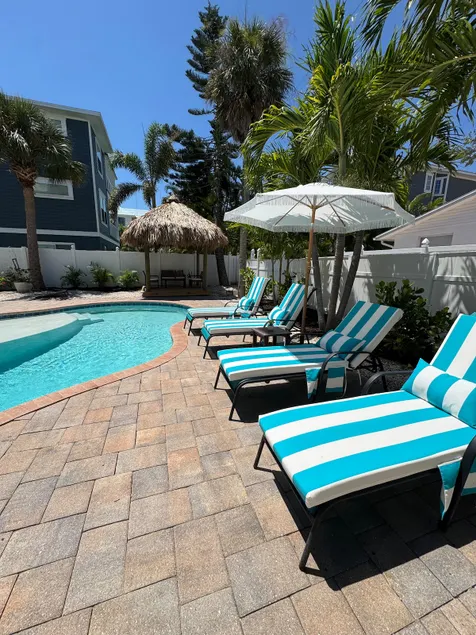 Beach Bungalow- 2 min walk to beach! Heated Pool - Image 1