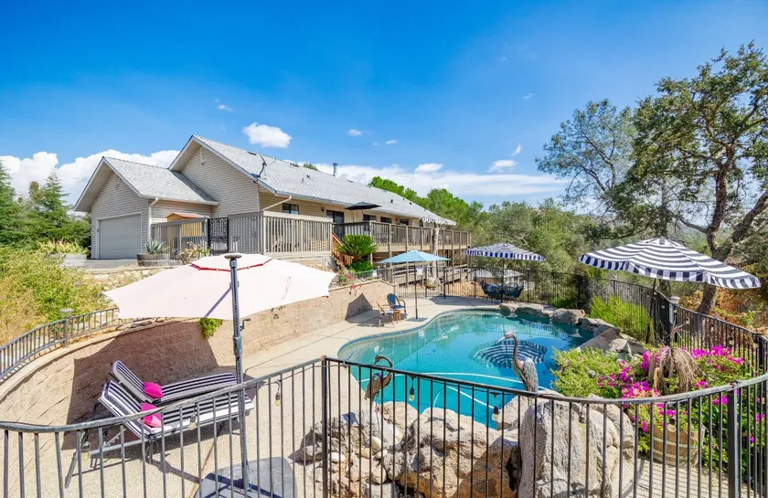 Yosemite Lakes w pool, hot tub, sauna, game room. - Image 1