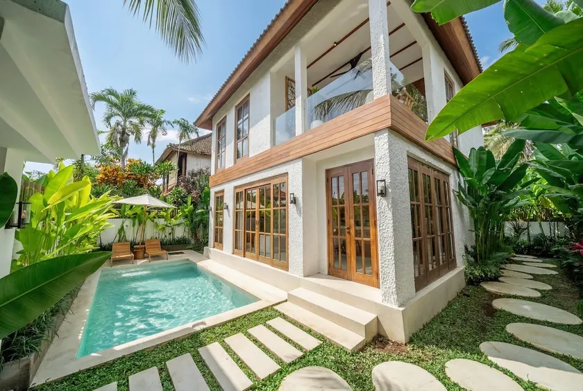 Brand New Oasis Villa, Large Pool, Central Ubud - Image 1