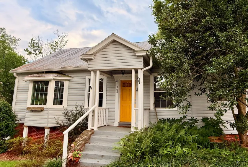 Yellow Door Cottage - Image 1