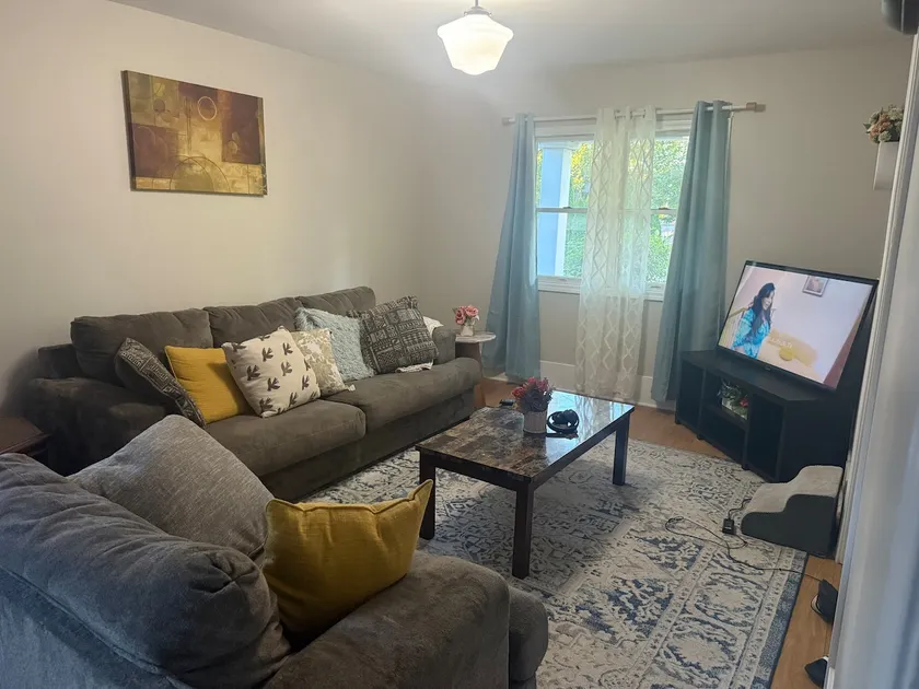 Cozy 3BR lowr unit near downtown - Image 1