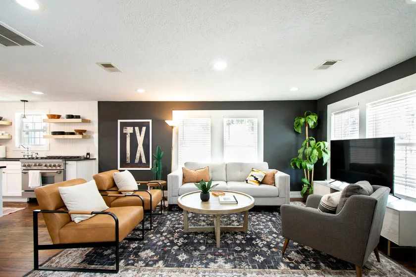 LUXE Stay-2 King beds, walk to dine, coffee, shop - Image 1