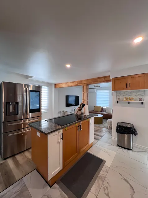 Beautiful Newly Renovated House - Image 1