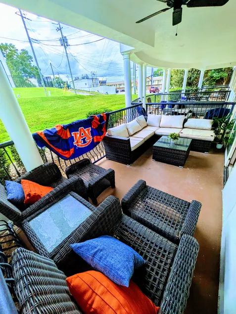 ”The Weagles Perch” Dwntwn 2 block walk to Stadium - Image 1