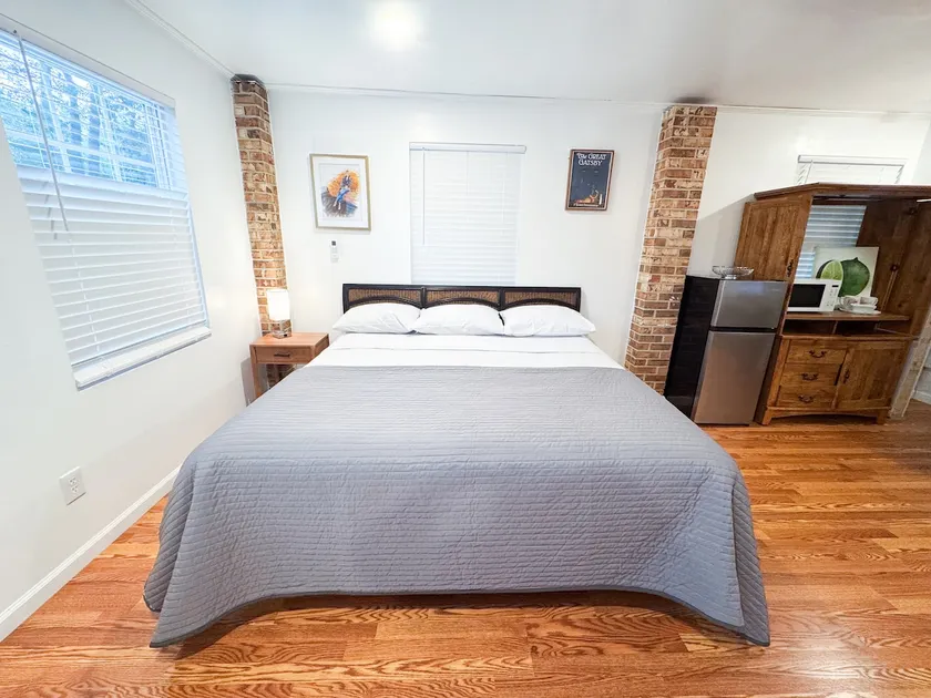 Private Guest Suite Studio in Lilburn, KING BED - Image 1