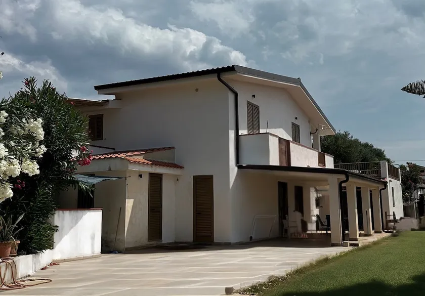 Vittoria Apartment - ground floor with garden - Image 1