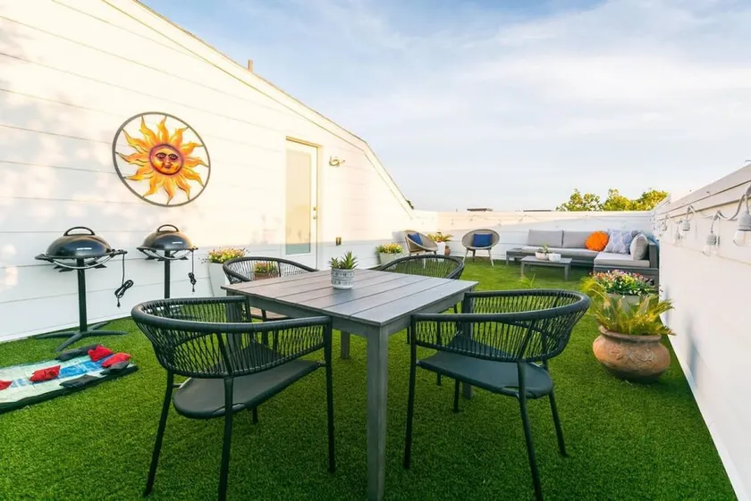 Montrose Stay: 7 Rooms, 7 Baths & Rooftop Lounge - Image 1