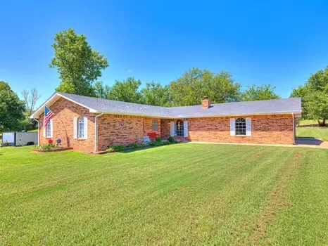 The USA Home - Nice backyard + brand new kitchen! - Image 1