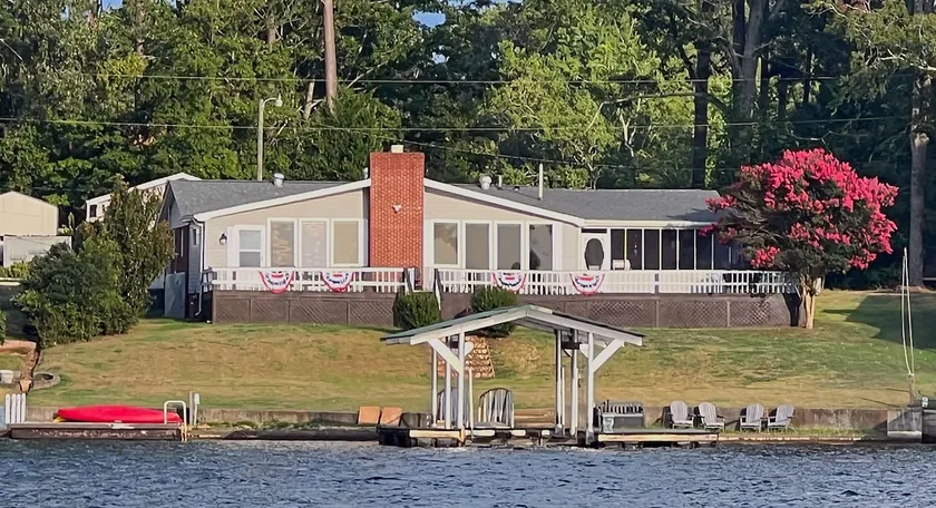 The Great Escape on Lake Greenwood SC (Cross Hill) - Image 1