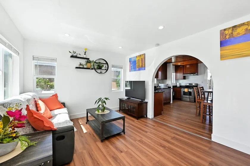 Spacious & Cozy 3BR/2BA Retreat with AC - Image 1