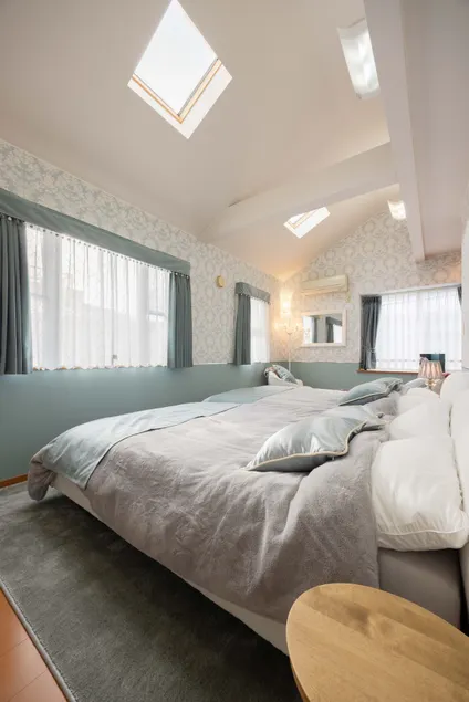 11 minutes by car to Disney! 3-story building with free parking | Rafter Heights, Puraan - Image 1