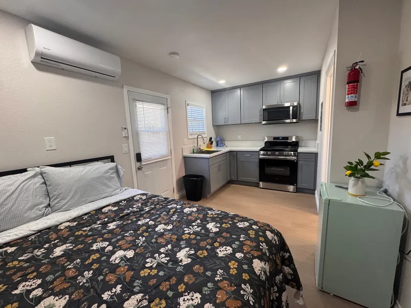 Private full kitchen with bathroom 4326-B - Image 1