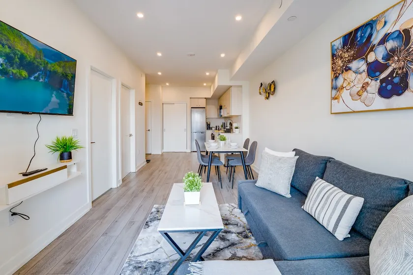 Stylish Open Concept Condo with Gym - Image 1