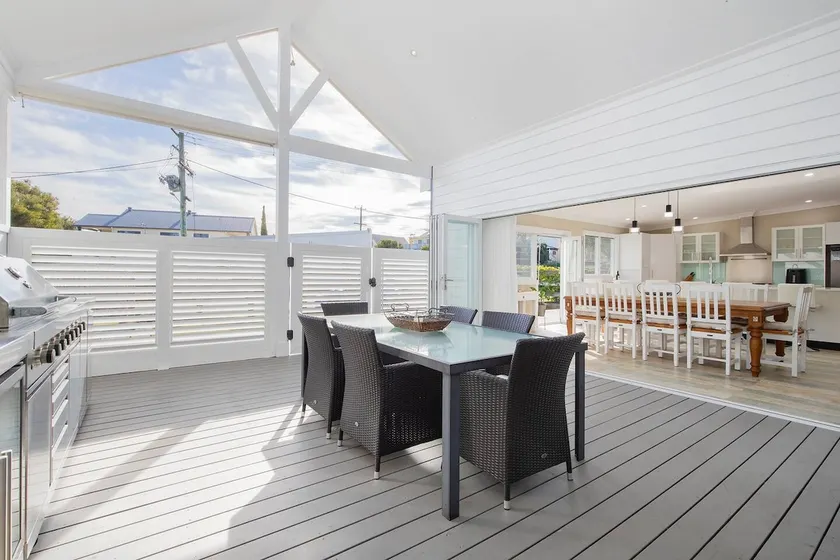 Claremont - Timeless Foreshore Retreat by the Wharf - Image 1