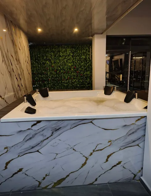 New penthouse - with Jacuzzi and Fireplace - Image 1