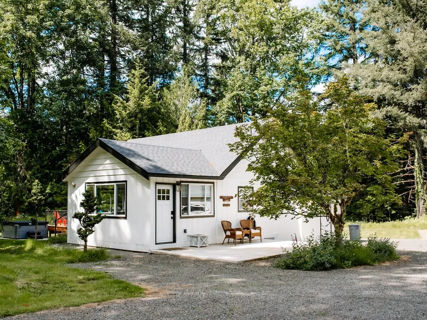 The Brightwood Hilton house, hot tub, sleeps 8 - Image 1