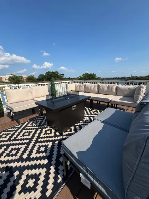 Cozy 2BR w/ Rooftop Views - Image 1