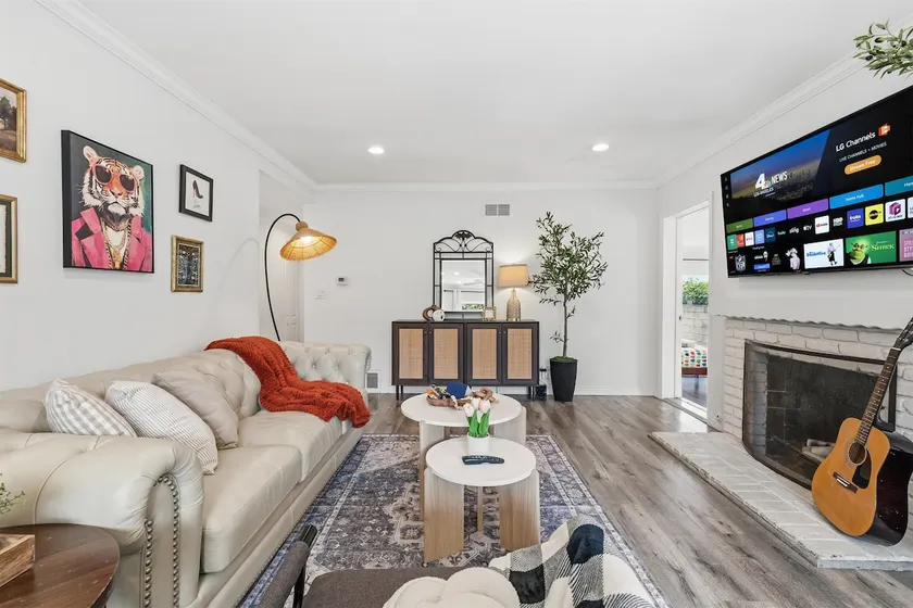 Vintage style 3B Great Location with Pool NO PARTY - Image 1