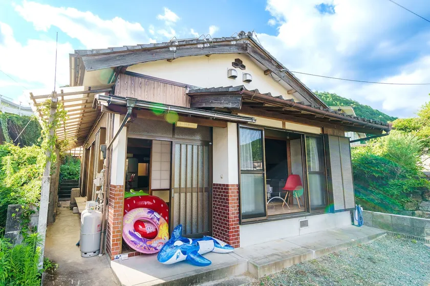 10 seconds to the river! A retro Showa house perfect as a base for traveling in Shikoku - Image 1
