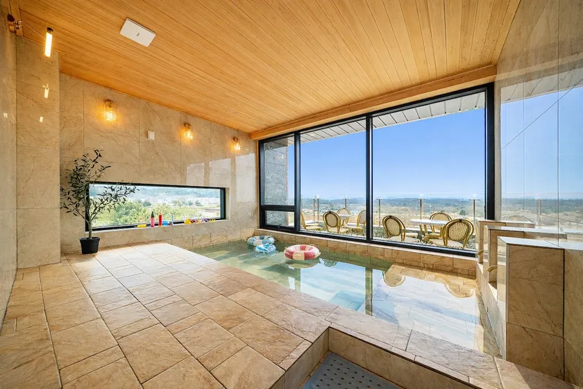 on n off/large jacuzzi/5 double beds/coffee/K-BBQ - Image 1