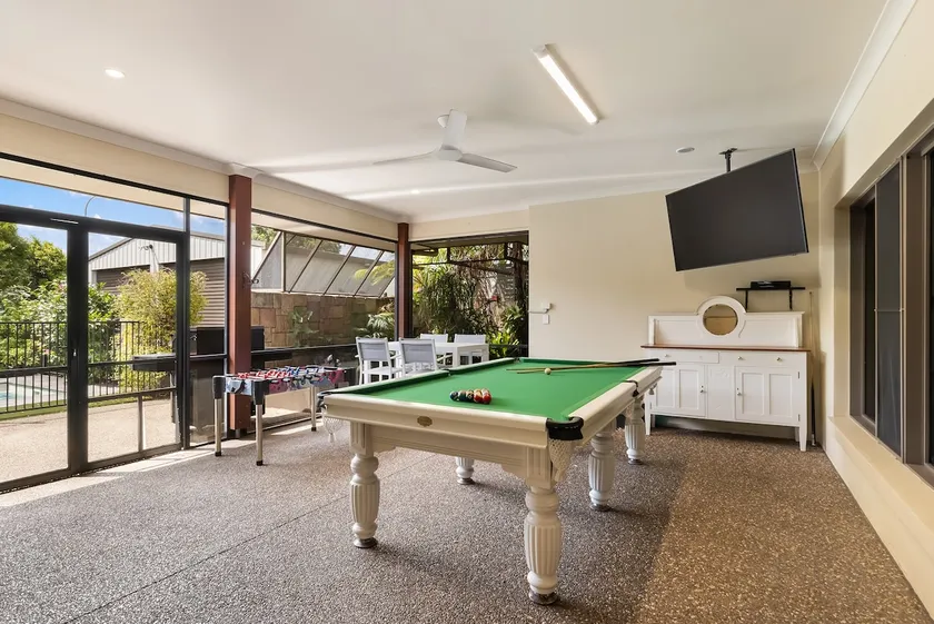 5BR with pool, games room, sleeps up to 10 guests - Image 1