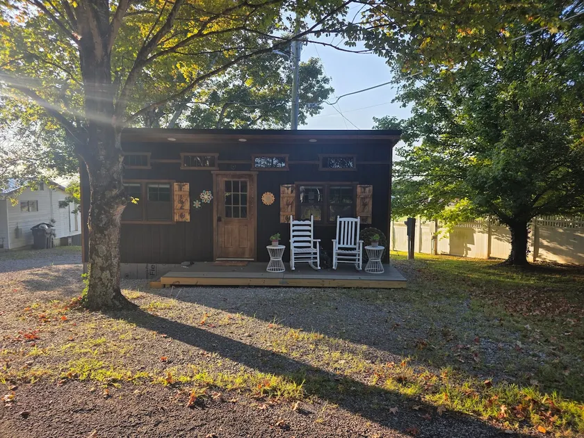 Country Chic Cottage w/FREE EV Charging - Image 1