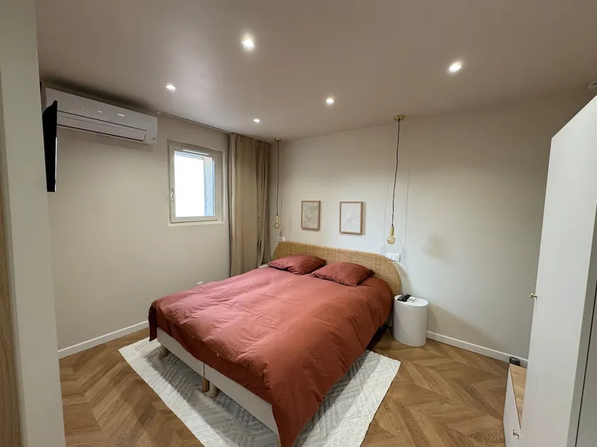 New design suite • Close to Aix-en-Provence • Air conditioning - Image 1