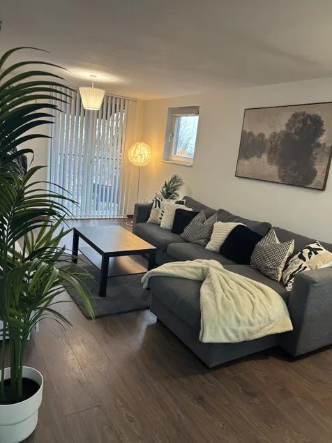 Modern 2 Bed Flat |10 Mins to NEC/BHX/HS2/Solihull - Image 1