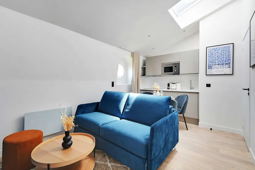Design Flat • Central, Lively, Peaceful / Voltaire - Image 1