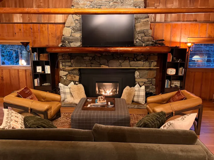 The Lake House Samish | Cozy Lakefront Cabin - Image 1
