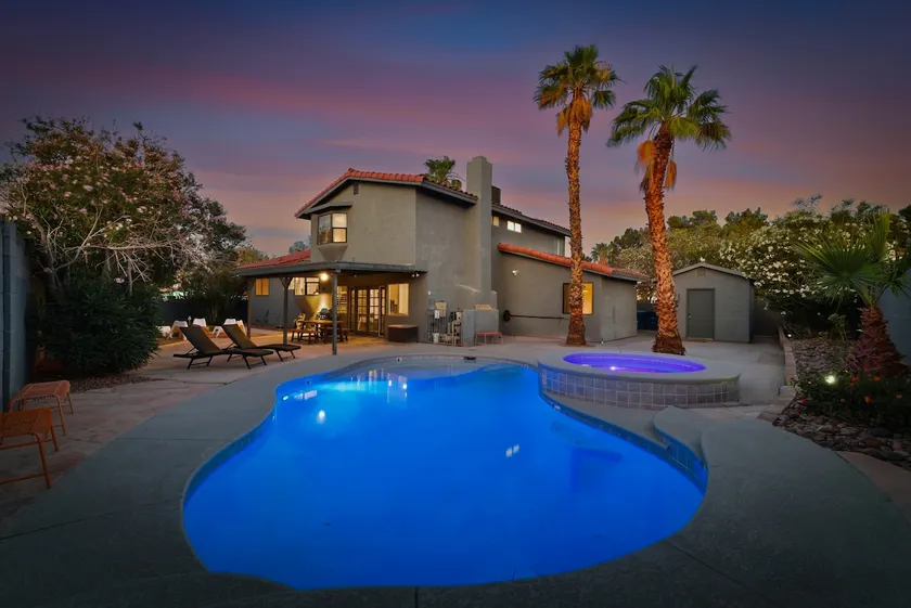 Bright 4BR, Near Summerlin, Pool & Spa! Mini Putt! - Image 1
