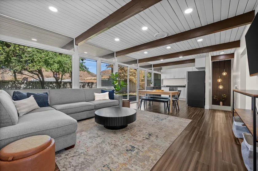Ski Resorts & DT, Hot Tub, Game Room, Yard, 9 beds - Image 1