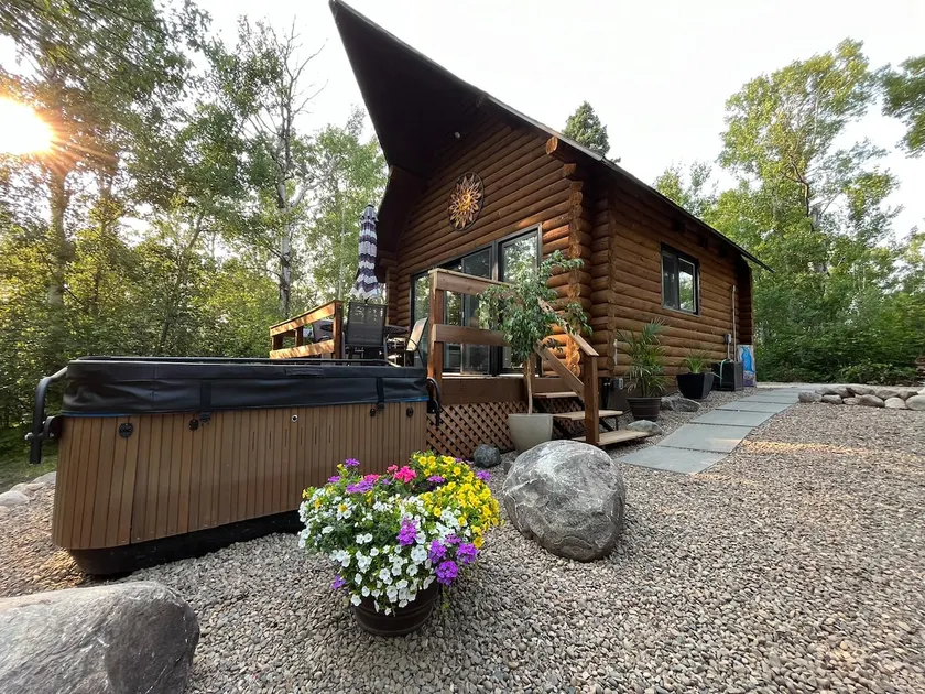 Sand Lake Log Cabin with Hot Tub - Image 1