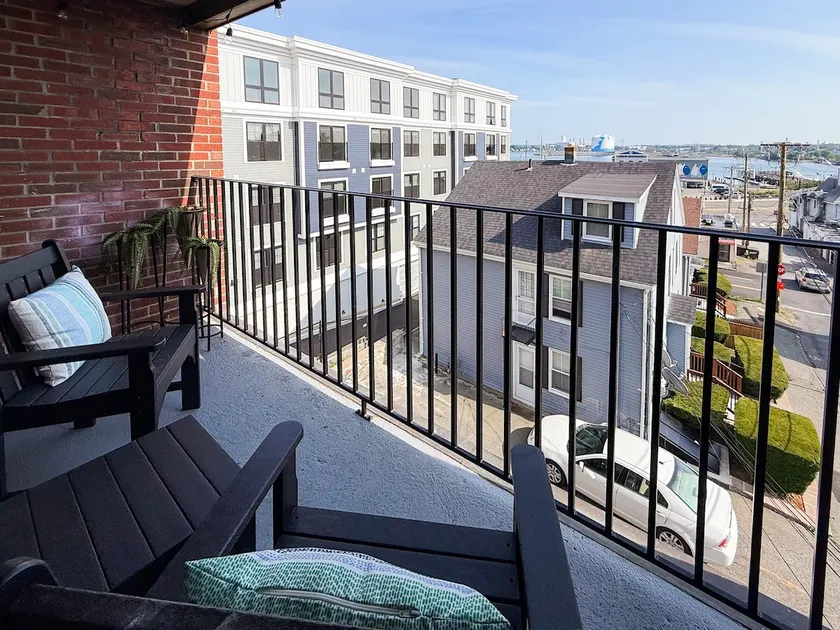 City Views~Close 2 Salem~Balcony - Image 1