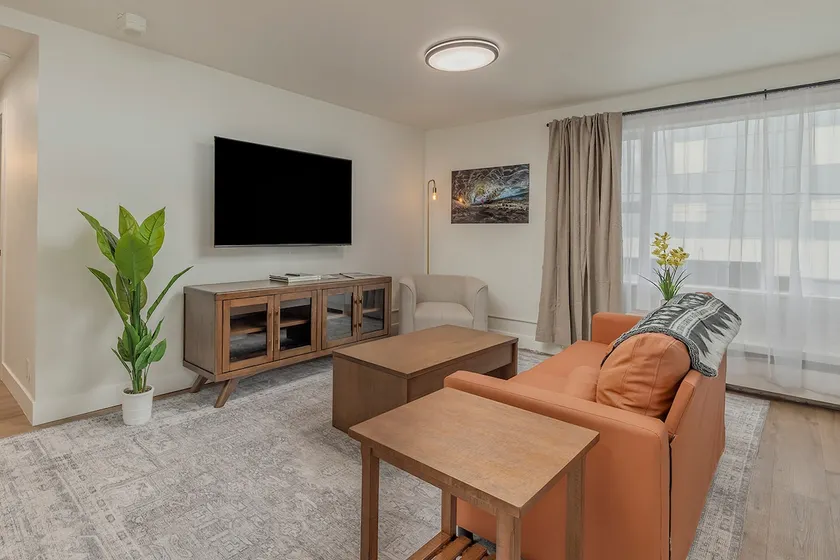 Downtown 1 Bedroom Flat with Views - Image 1