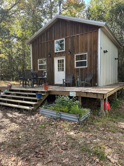 Cabin on the River with 6 acres of woods. - Image 1