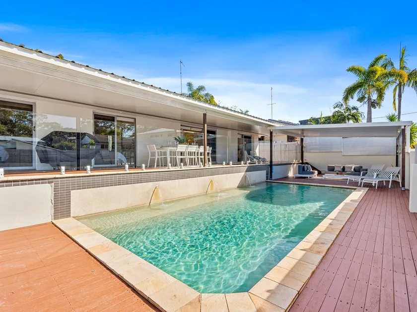 The Chill House - Heated Pool - Entertainment Area - Image 1