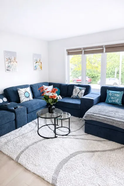 Cozy 3BR Home W Parking 15 Mins to Niagara Falls - Image 1