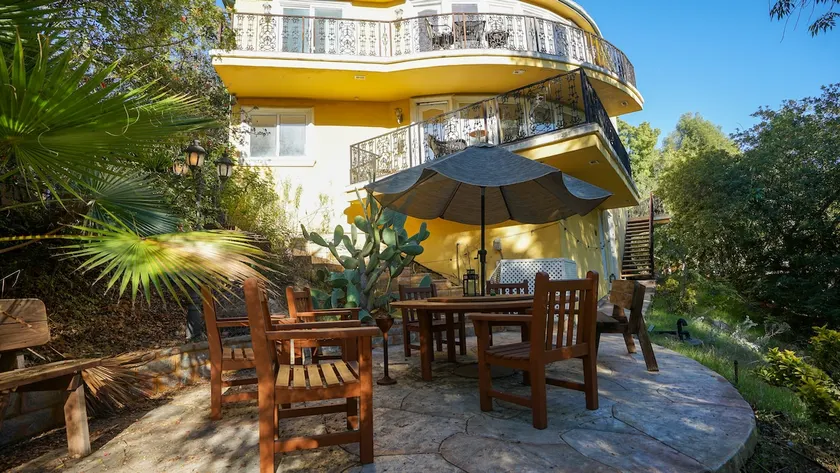 Luxury Celebrity Area Mansion near Universal Park - Image 1