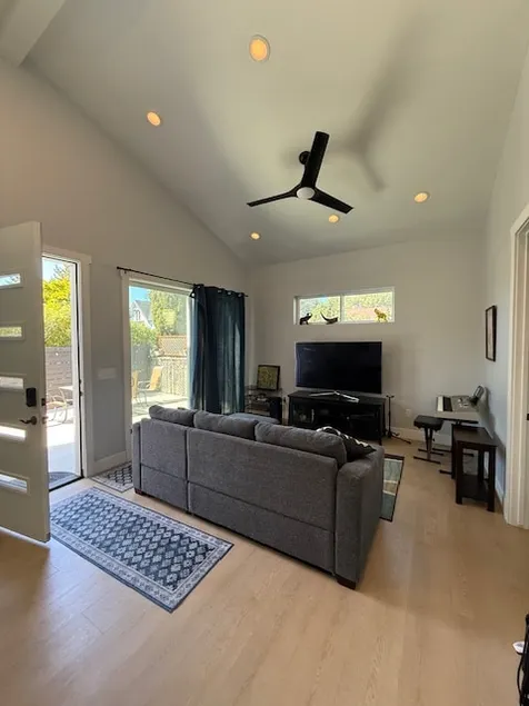 Cozy hidaway centrally located in Alameda. - Image 1