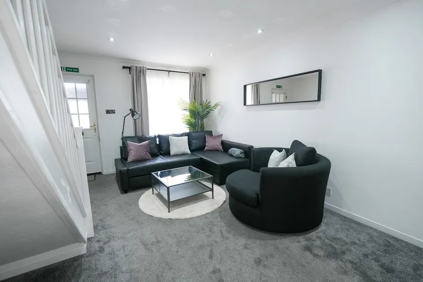 Modern 2 Bedroom Platinum Pad Glasgow City - Image 1