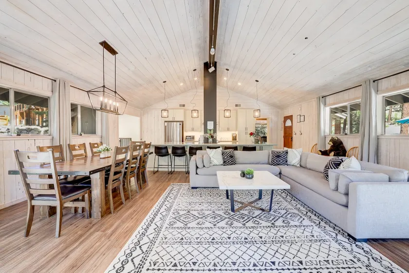 Family Retreat | Master Suites-Hot Tub | Sleeps10 - Image 1